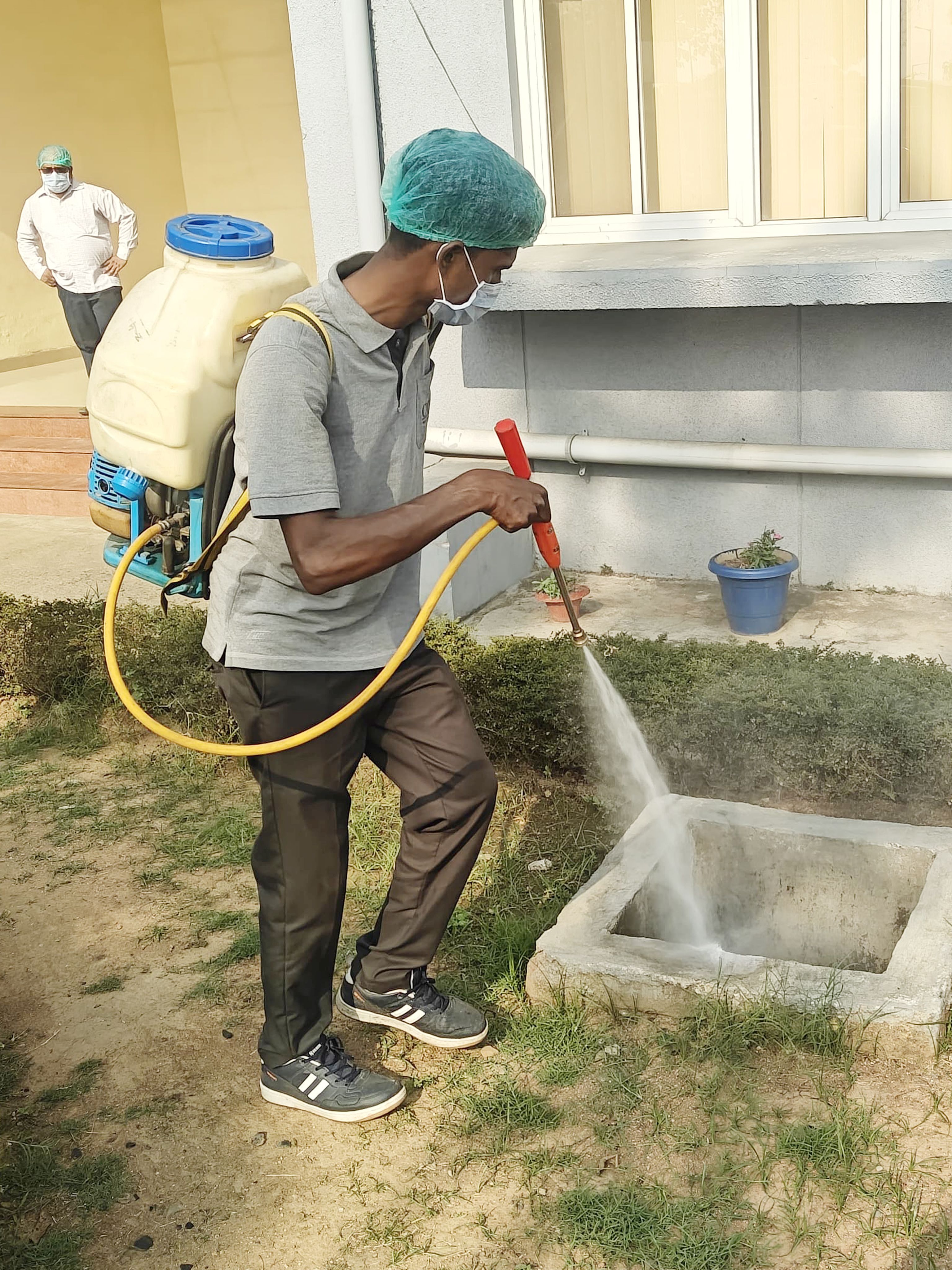 Professional pest control technician at work in Ranchi